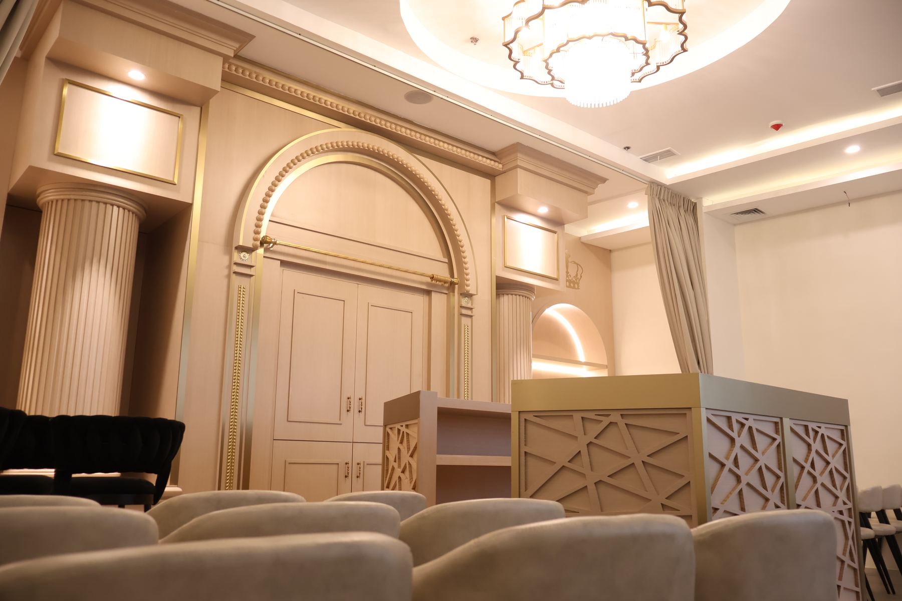 The synagogue room inside Aziza